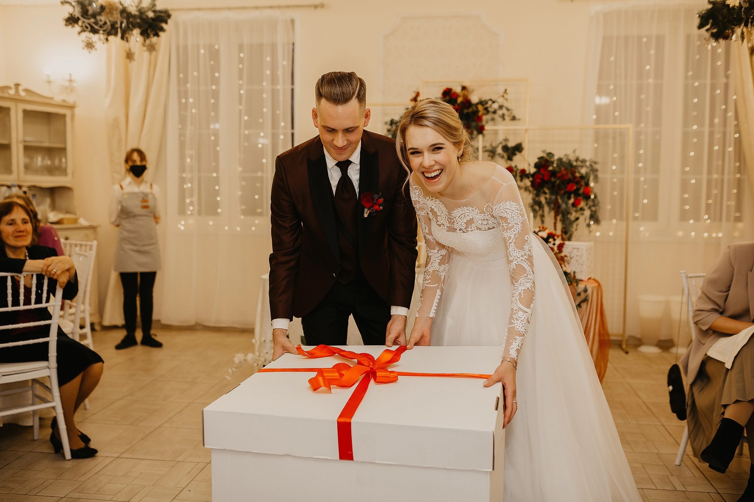 Деньги на свадьбу: как превратить в яркий подарок своими руками?