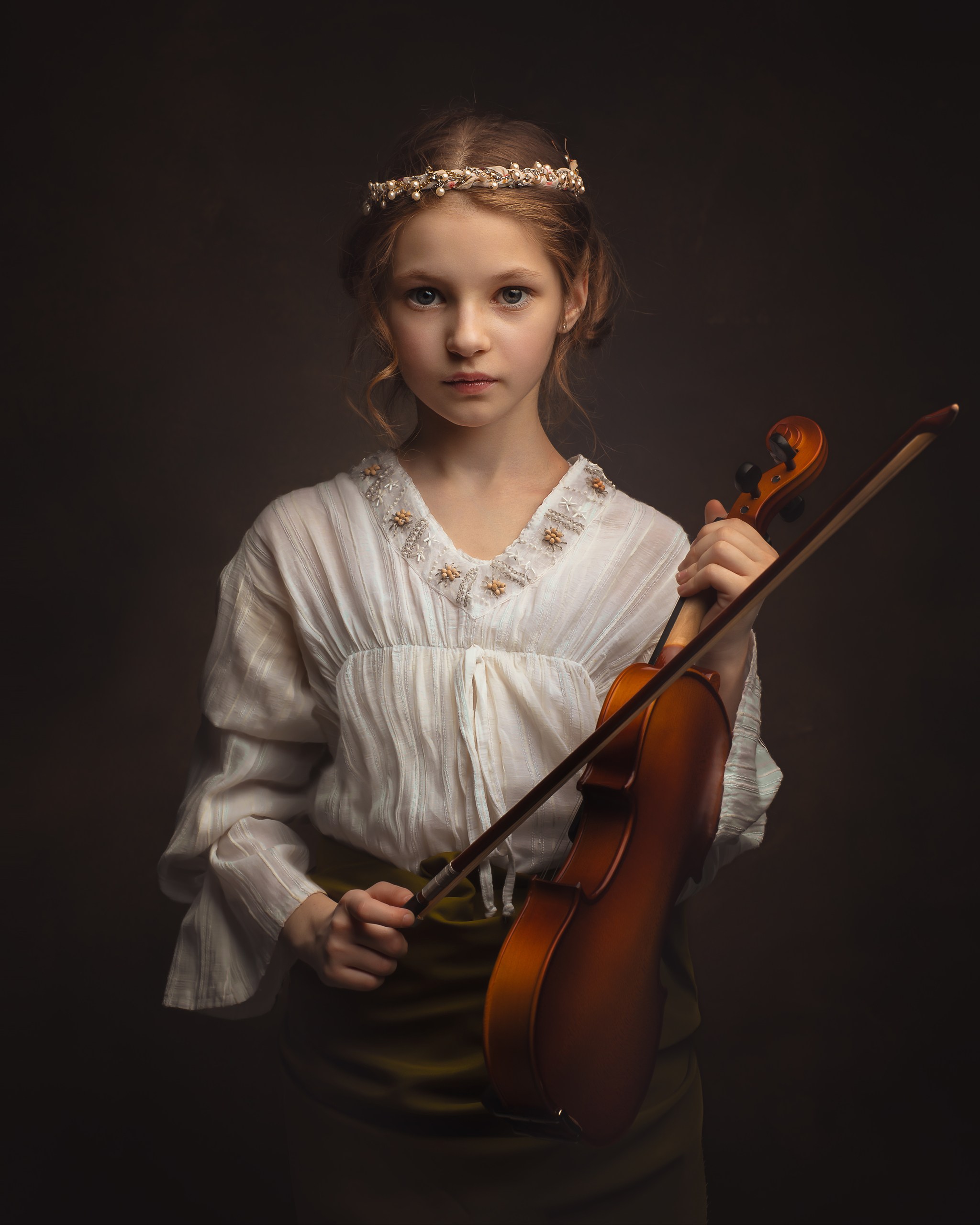 Studio скрипка. Портрет скрипки. Скрипка фото для детей. Портрет Файн арт детский низкий ключ с колосьями.