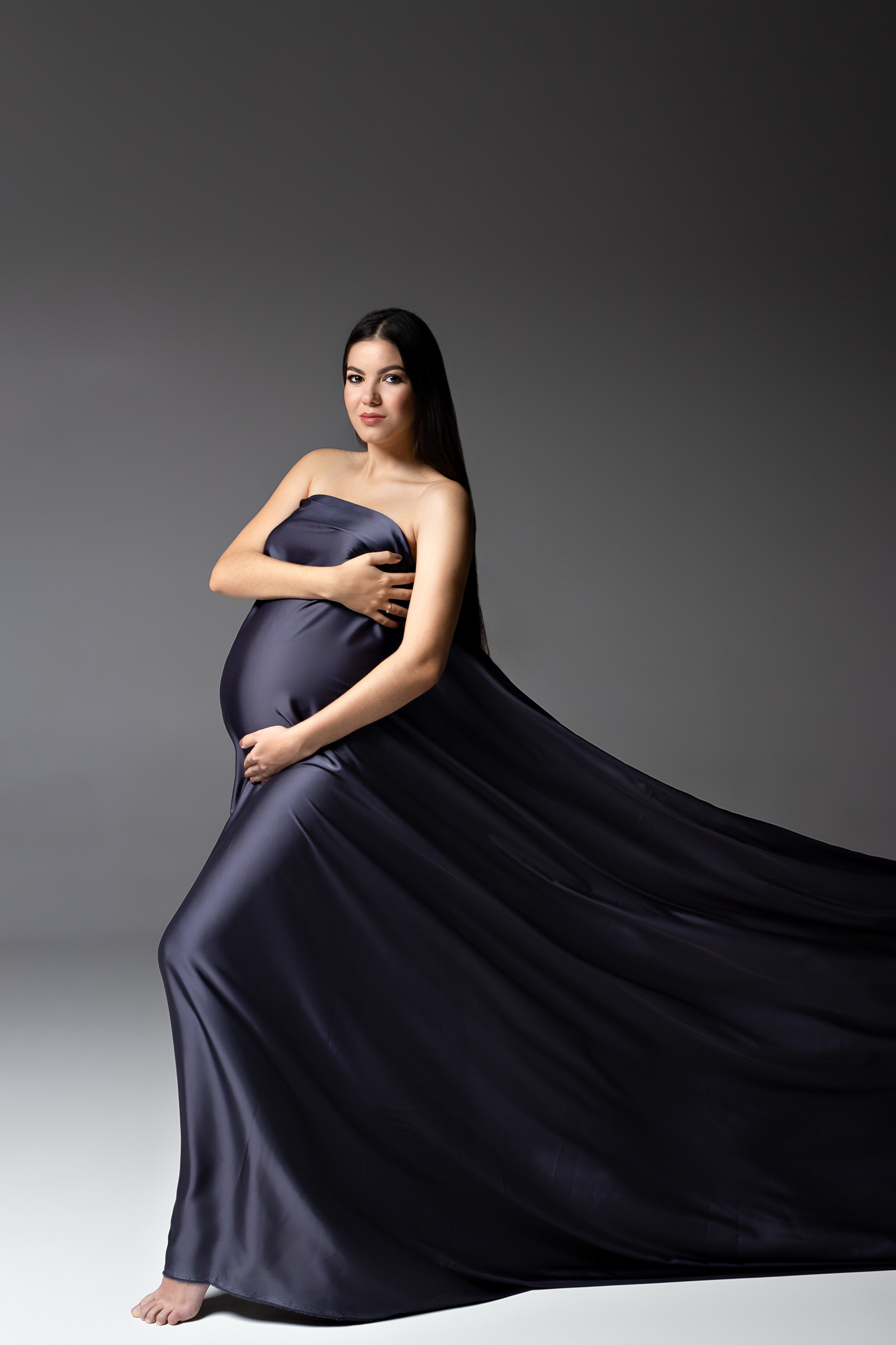 Фотограф беременность. Красивые актрисы в синем.