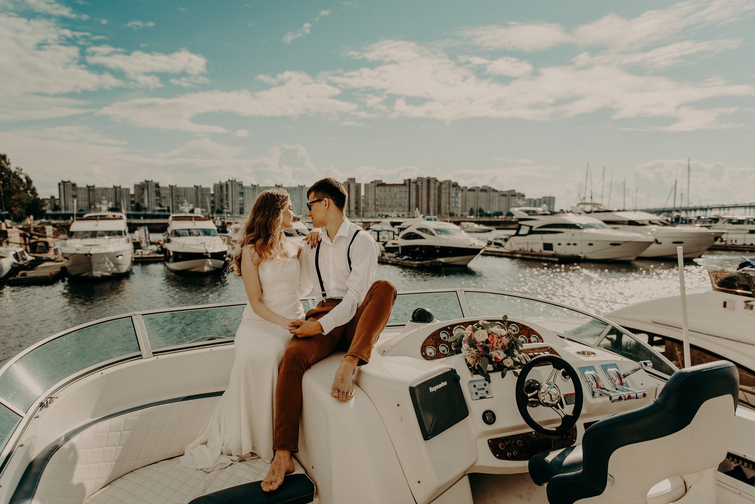 Фотосессия на яхте. Свадьба на яхте. Свадебная фотосессия на яхте. Прогулка на катере.