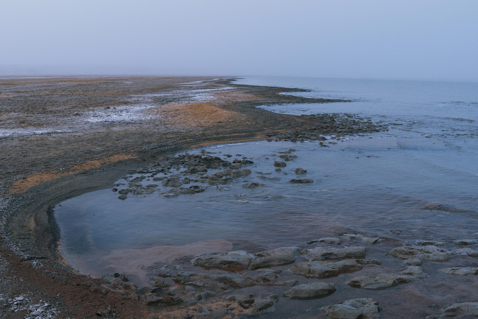Море в средней азии 4. Аральское море экологическая катастрофа. Песчаная дамба Приаралья. Засохшее море в средней Азии. Приаралье и его проблемы.