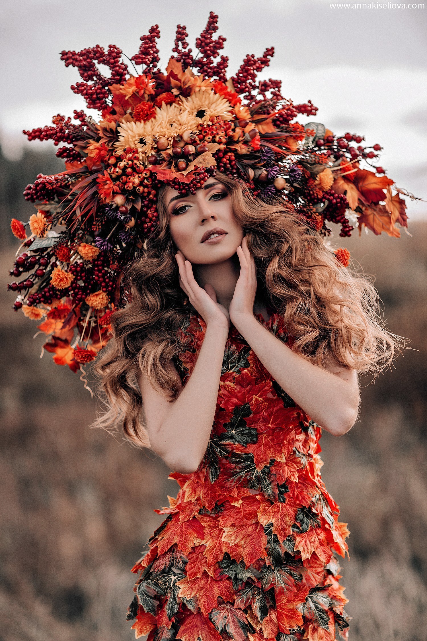 Красивые женщины осень. Девушка осень. Красавица осень. Образы для фотосессии. Осенние венки на голову.