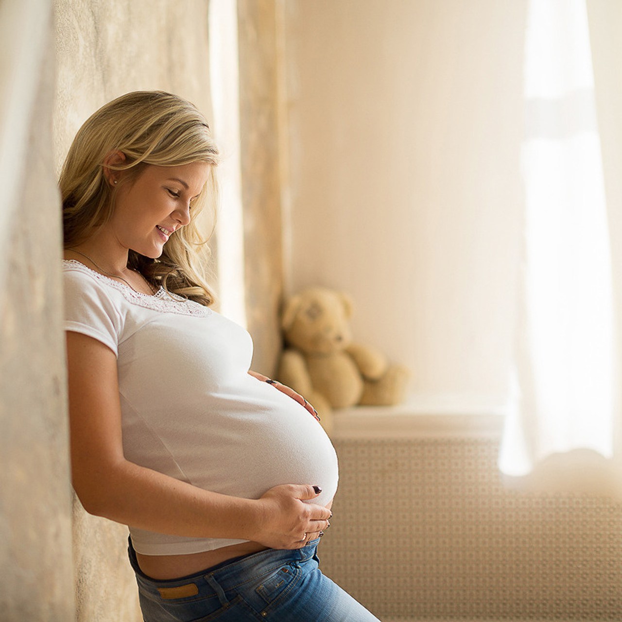 Будущие мамы слушать. Фотосессия беременных. Фотосессия беременных дома. Фотосессия беременных СПБ. Фото будущей мамы.